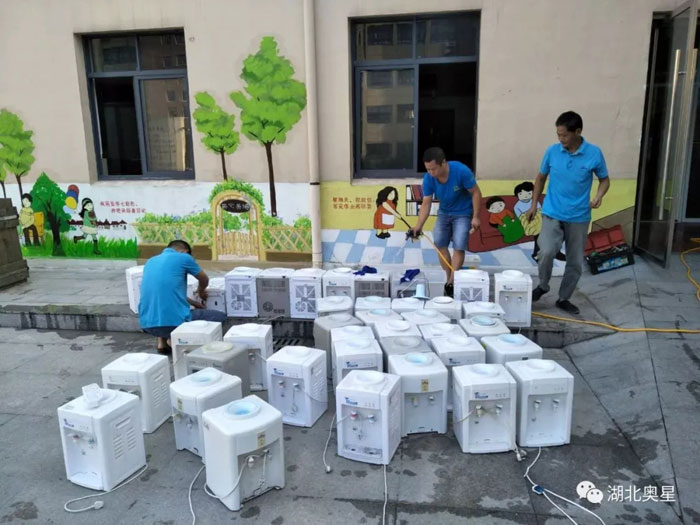 用爱浇灌祖国的花朵,我们一直都在！