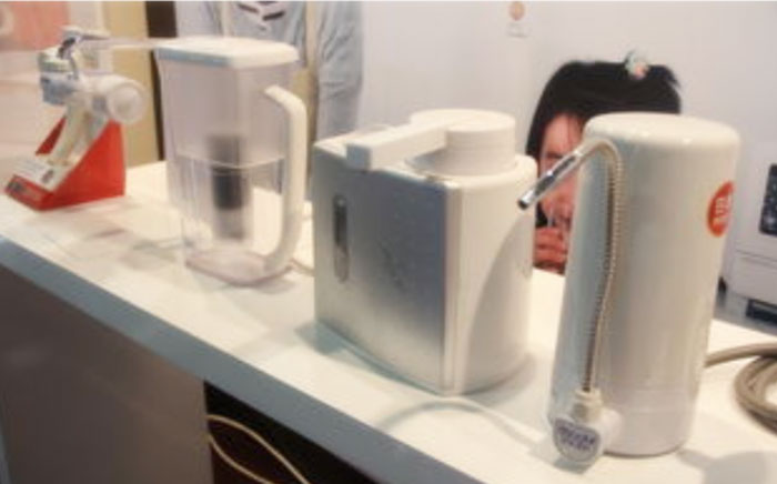 为何现在有生活品质的人都用桶装水，而不用净水器呢？